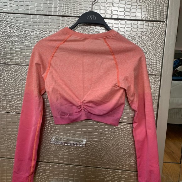 Gymshark Long Sleeve Crop Top - Picture 2 of 3